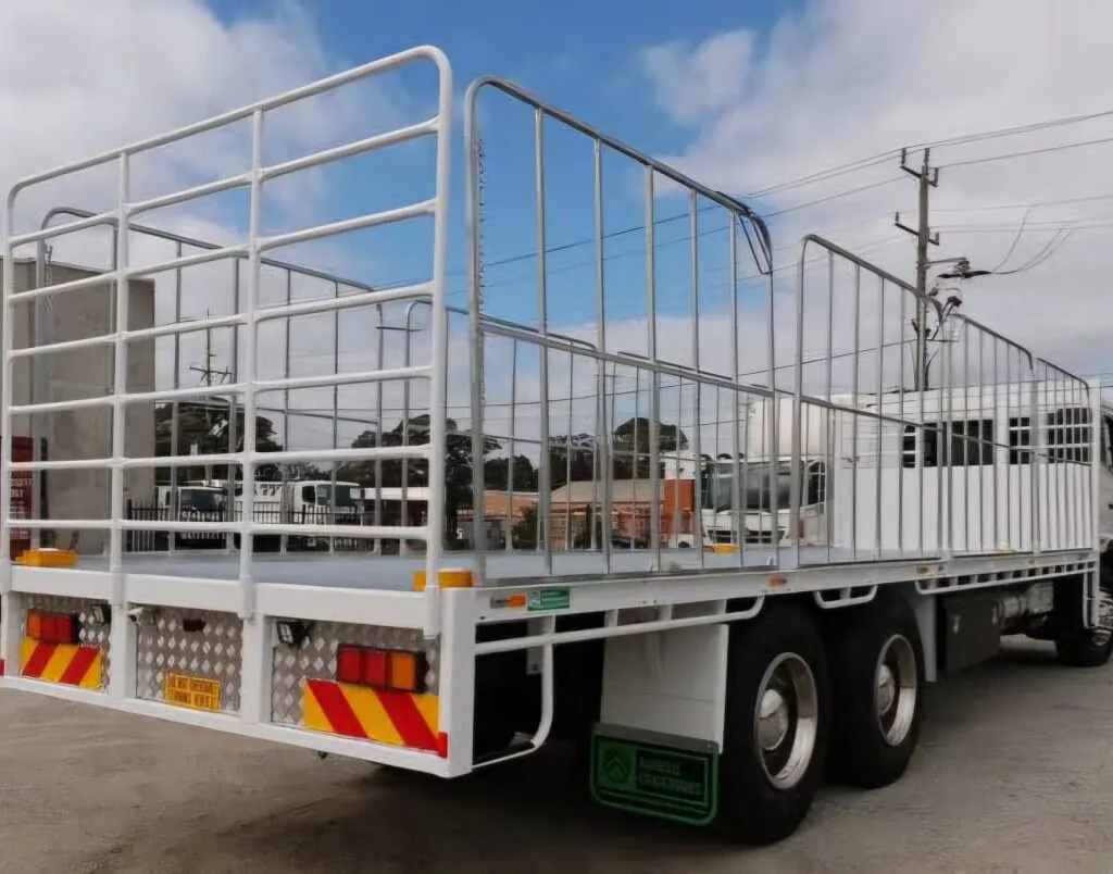 Flatbed truck body with tall steel side rails